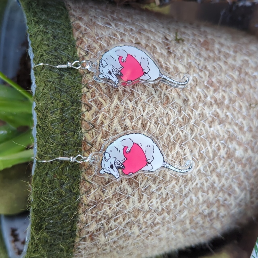 NWT/IP: (unbranded) 🐀🤍🌟❤️OPOSSUM LOVER❤️🌟🤍🐀 dangle earrings